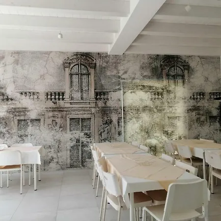 ホテル Ahr Alighieri ストラ